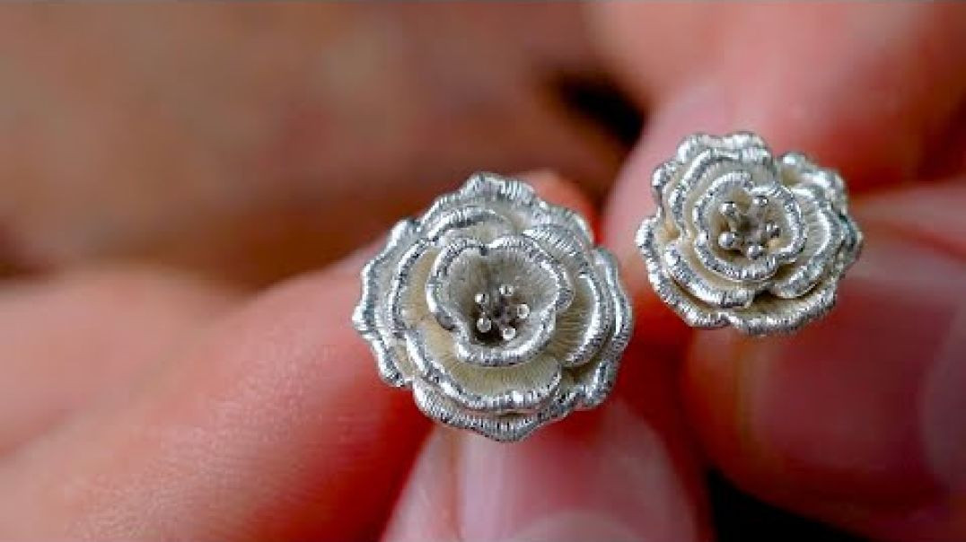 How to Make a Silver Rose Necklace