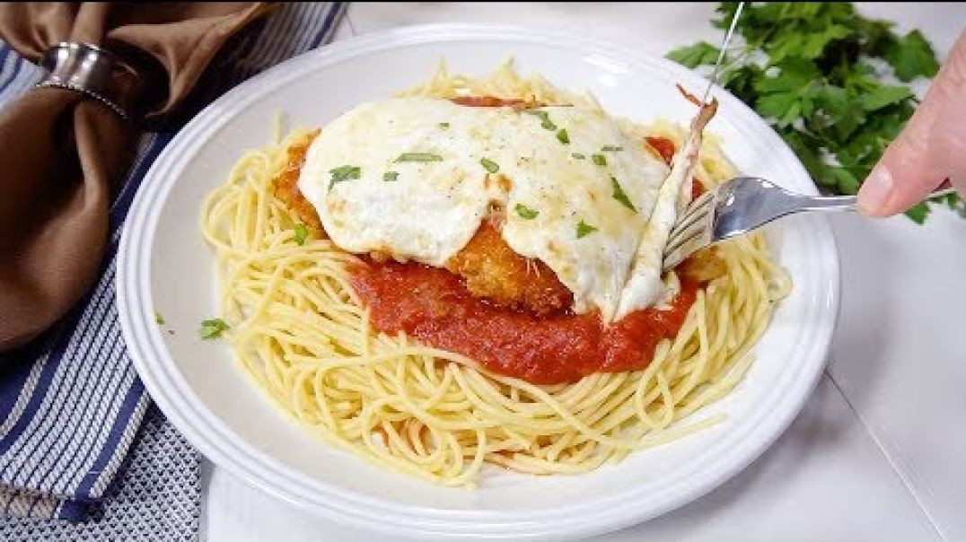 ⁣How to Make Chicken Parmesan