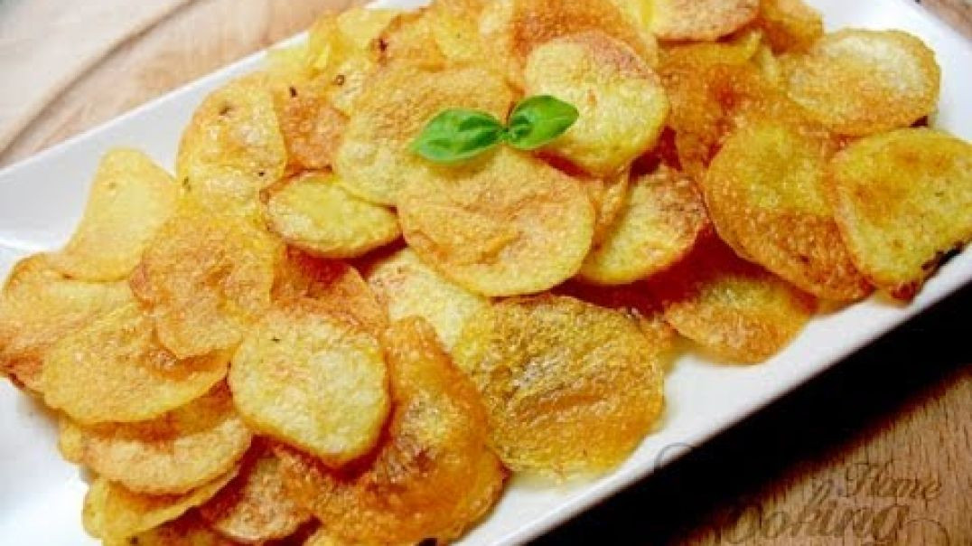 ⁣Homemade Baked Potato Chips