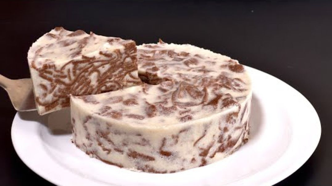 Wie macht man aus Schokoladenpfannkuchen und Sahne ein zartes Dessert_